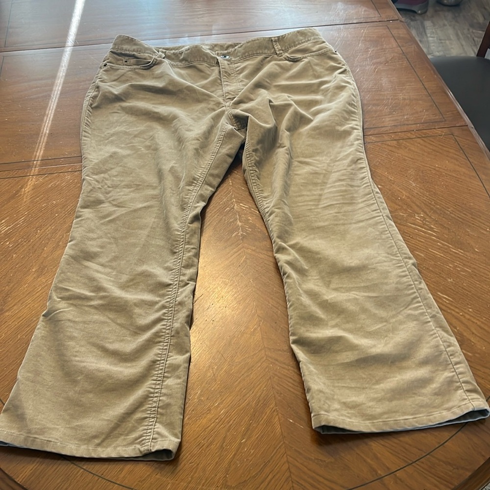 Eddie Bauer Corduroy Pants Curvy Fit Boot Cut Size 20 Tan Cream 29.5” inseam